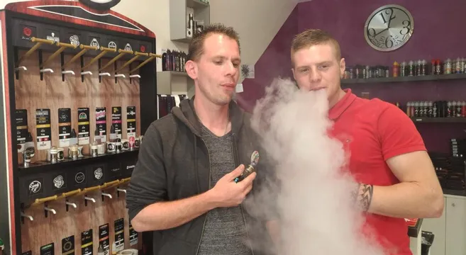 La hausse du prix du tabac ne pousse pas les fumeurs dans les boutiques d'e- cigarettes