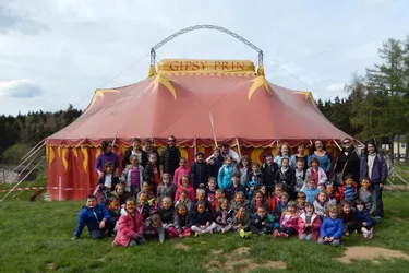 Les écoliers découvrent tout l’art du cirque