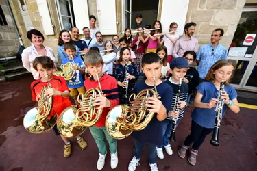 Une classe entière de l'école La Salle à Brive se transforme en un orchestre à vent et à percussions