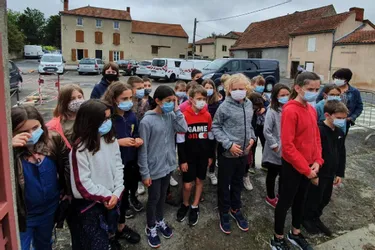 Les élèves d'Aigueperse (Puy-de-Dôme) en apprentis archéologues à la découverte de l'histoire de leur ville
