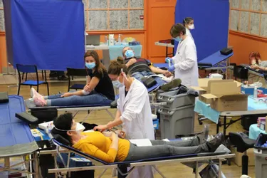 Une cinquantaine de donneurs à la collecte de sang de Condat-en-Combraille (Puy-de-Dôme)