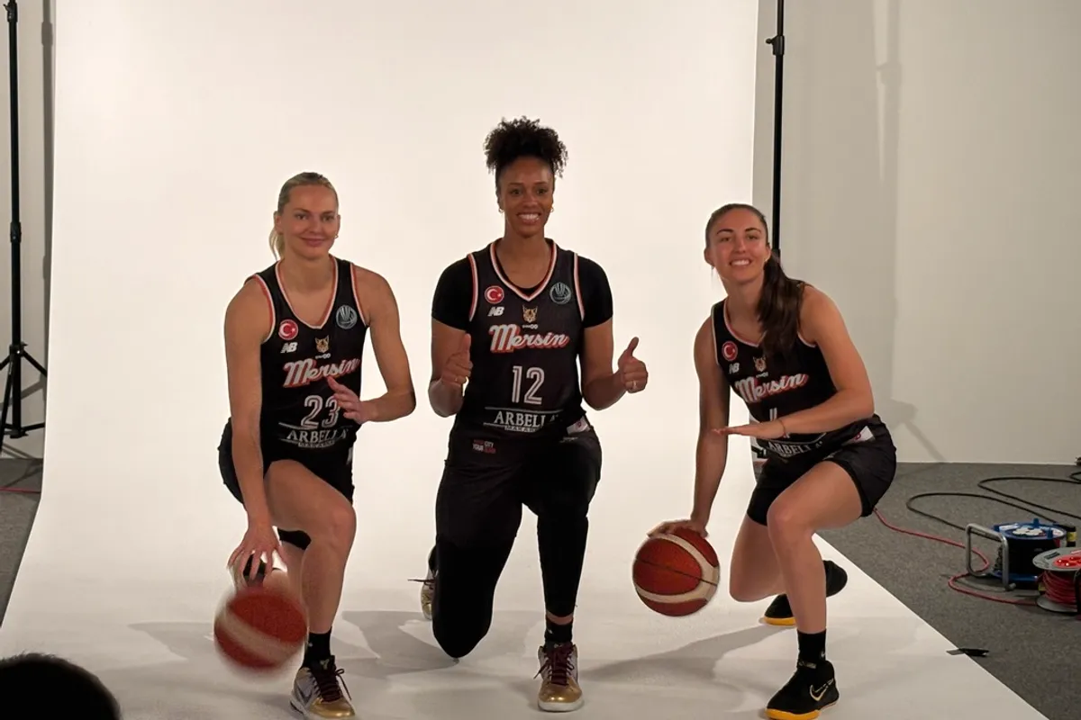 Peut être une image de 3 personnes, personnes jouant au basket et texte qui dit ’ESPORCOLA BAŞARILAR BAŞARILARDİLİYORUM DİLİYORUM Dr. Osman Dr.OsmanAşkinBAK Aşkın BAK GENÇLİKV GENÇLIKVESPORBAKANI ÇLIKVESPORB SPOR BAKANI おるきさ MB SAMPIYUN MEN MALA ΦaMи 感 EN 以 KA TUI E’