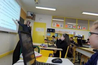 Dans la classe de CM2 de Jean-Luc Roques, chaque élève dispose d’un ordinateur portable