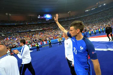 Très ému, le Corrézien Laurent Koscielny dit adieu à l'équipe de France (vidéo)