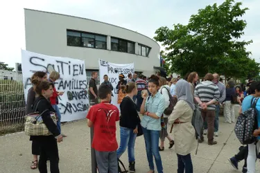 Collège La Charme : rassemblement contre l'expulsion de quatre familles