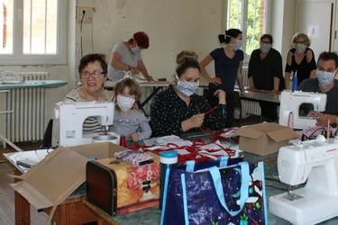 Des bénévoles ont confectionné 1.000 masques pour les habitants d'Etroussat et Barberier