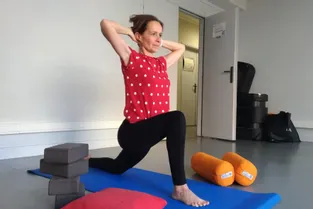 Yoga pour tous (2/3). Exercices antistress pour les adultes par Anne Joumier, professeure de yoga à Moulins (Allier)