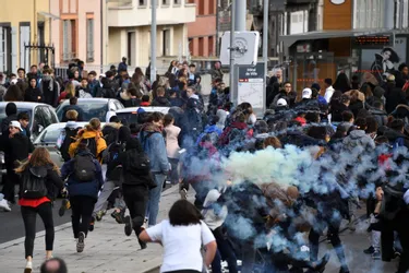 Des pierres avaient été jetées sur les forces de l'ordre lors d'une manifestation de lycéens à Clermont-Ferrand en 2018, un jeune homme condamné