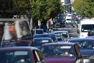 Avis d'embouteillages sur le boulevard Lavoisier à Clermont-Ferrand