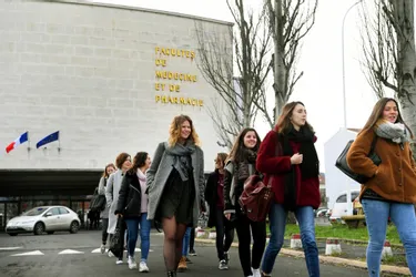 Colère du "collectif passlas clermont" sur le nombre de places en filières santé dévoilé par l'Université Clermont Auvergne