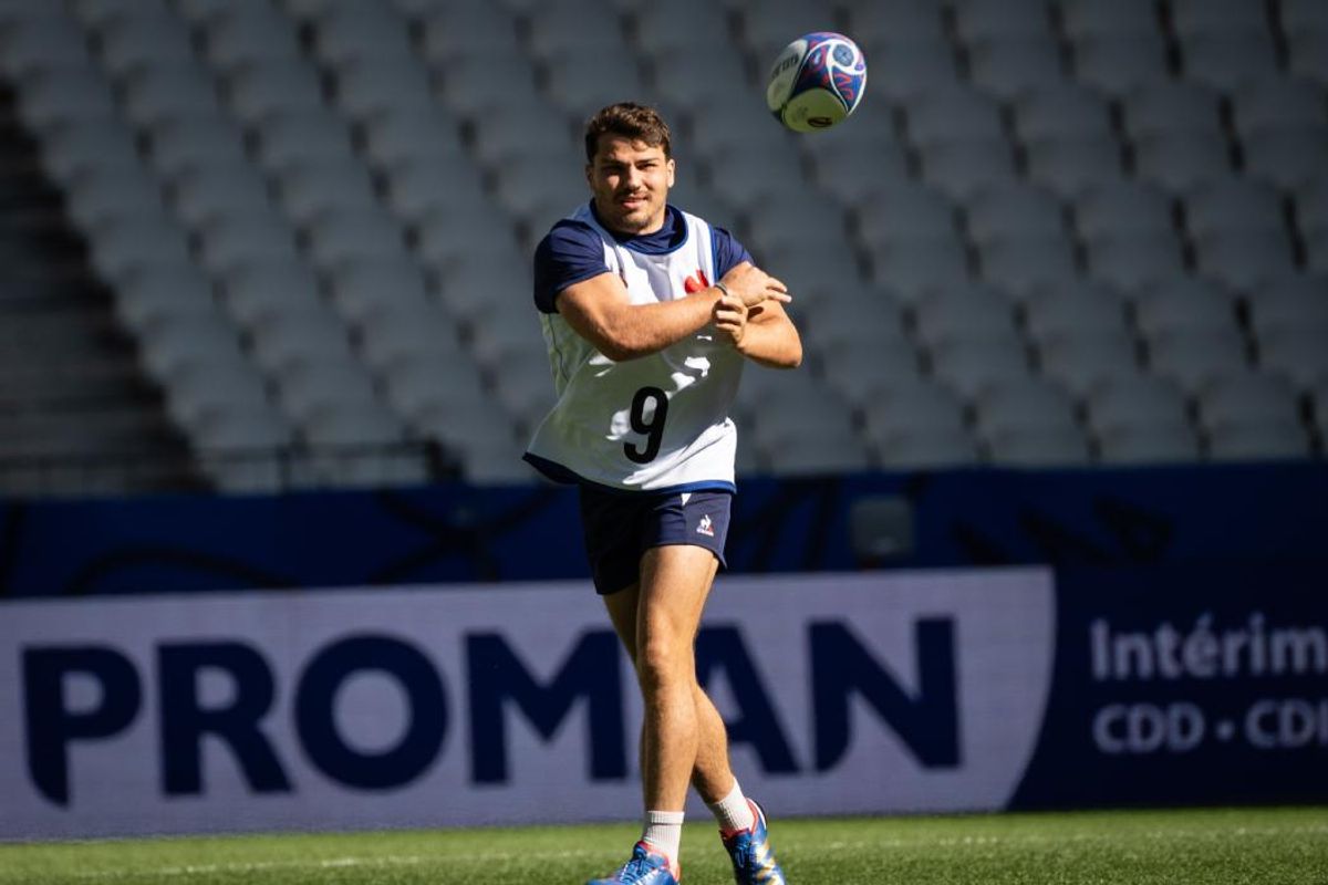 Coupe du monde : les bleus retrouvent antoine dupont, découvrez la composition du xv de france face à l'afrique du sud