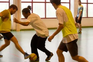 Des détenus de la maison centrale de Moulins-Yzeure se libèrent en jouant au football