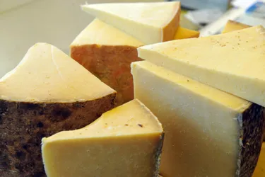 Le fromage au lait cru est-il dangereux pour la santé ? Des producteurs d'Auvergne rassurent