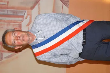 Pierre Morlon retrouve son écharpe de maire de Lépaud (Creuse)