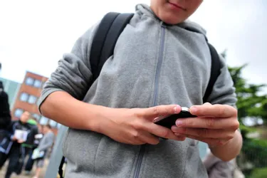 Le téléphone portable est de plus en plus toléré à l'école