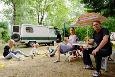 Le camping « Rétro-Passion » de Châtel-Montagne offre originalité et calme