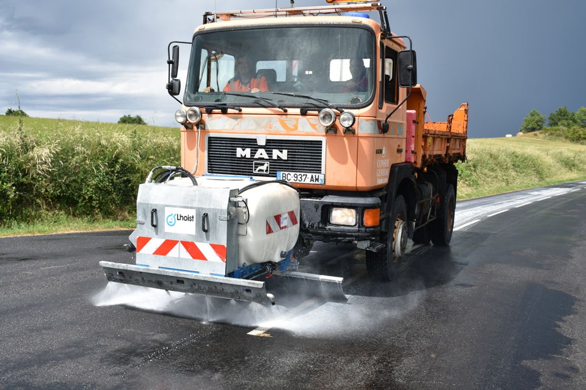Du lait de chaux sur les routes de HauteLoire pour lutter contre le — free download