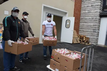 Des familles de forains offrent des pommes d'amour à l'hôpital de Saint-Flour
