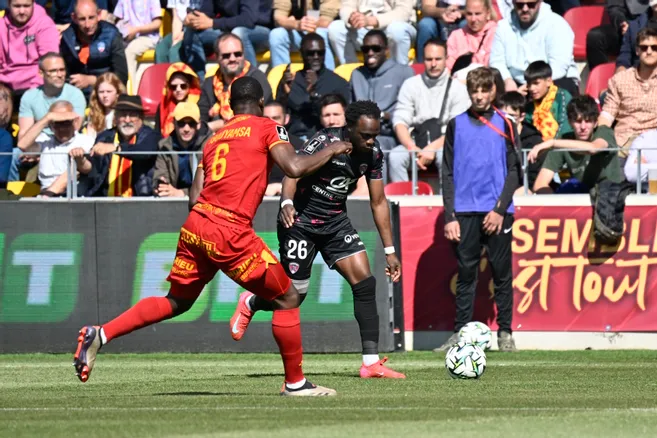 Football (Ligue 2) : à la mi-temps, le Clermont Foot reste barragiste à Rodez (suivez notre direct commenté) - La Montagne