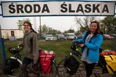 Deux étudiantes sont parties à vélo rencontrer les mamies d’Europe de l’Est