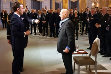 Michel Charasse décoré par le président de la République Emmanuel Macron pour "toute une vie à servir la République"