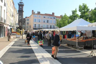 Le marché d'Issoire a retrouvé sa clientèle et l'ensemble de ses exposants, ce samedi matin