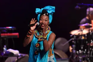 Fatoumata Diawara, la nouvelle tête d'affiche qui rejoint le World Festival Ambert, le 18 juillet (Puy-de-Dôme)
