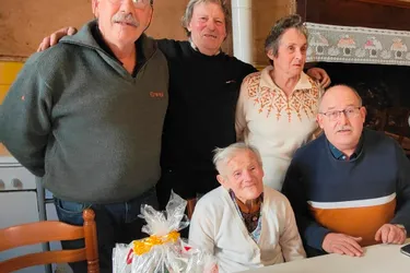 Doyenne de cinq générations, la creusoise Lucie Trayaud a fêté ses 102 ans