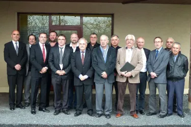 Les élus des dix communes se sont réunis, hier matin, à Saint-Cyr-la-Roche