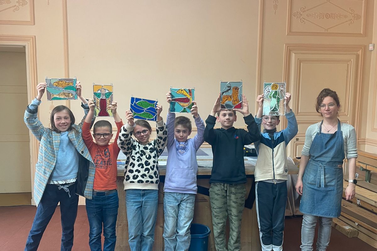 Un atelier destiné aux enfants pour créer son vitrail comme au Moyen ...