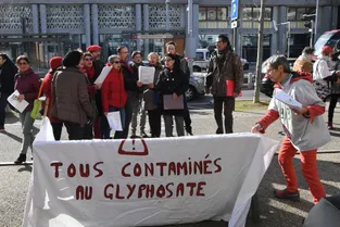 Trente-six plaintes contre X pour mise en danger de la vie d'autrui déposées par les "pisseurs de glyphosate" du Puy-de-Dôme