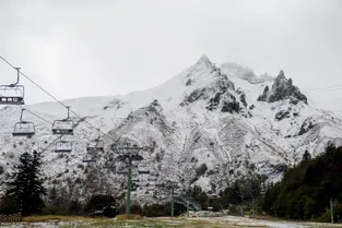 Premières neiges sur le massif du Sancy (Puy-de-Dôme), de nouvelles chutes annoncées dimanche