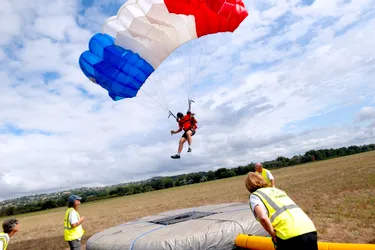 Les champions de parachutisme dans le ciel de Vichy-Charmeil jusqu’au 16 août