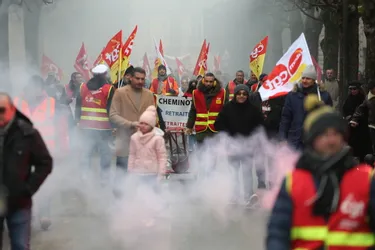 Contre la réforme des retraites, CGT Cheminots et SUD-Rail veulent une grève reconductible "dès la mi-février" à la SNCF