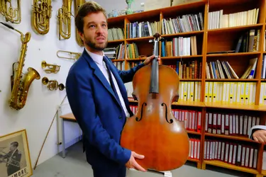 Le fameux violoncelle de Guadagnini adjugé 750.000 € (hors frais) aux enchères à Vichy