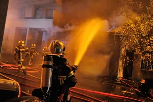 Clermont-Ferrand: violent incendie dans un garage du centre-ville