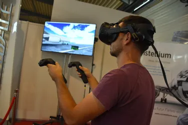 Réalité virtuelle, cockpit d'avion de chasse, j'ai testé pour vous... à la Semaine de l'aéronautique d'Issoire