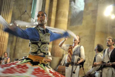 Ibrahim Hassan, danseur Tanoura, raconte ses histoires avec grâce et légèreté