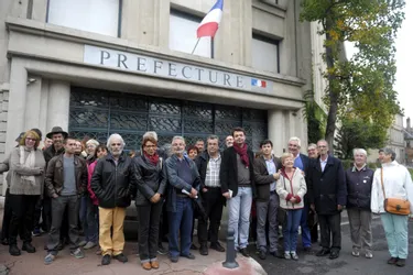Un appel à la solidarité avec les réfugiés devant la préfecture de l'Allier