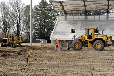 Le revêtement du stade vichyssois va être remplacé pour accueillir les footballeurs slovaques