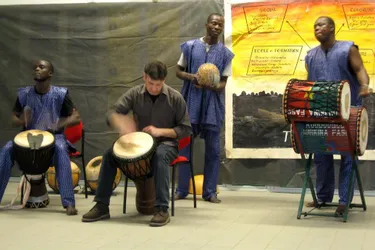 La Troupe Saaba a présenté deux spectacles de musique et danse