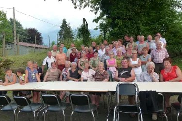 Le club des Bruyères a réuni ses membres autour d’un barbecue