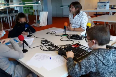 Des collégiens de Saint-Eloy-les-Mines (Puy-de-Dôme) consacrent une émission de webradio à Samuel Paty