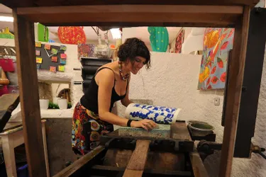 L’artiste Anne Maury fait découvrir ses peintures et gravures dans son atelier