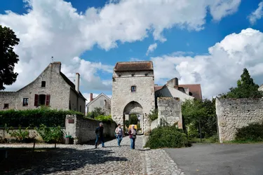 Charroux, ancienne cité fortifiée classée Plus beaux villages de France (Allier)