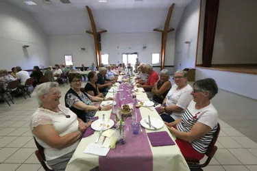 Le club de l’Amitié fête l’été à table