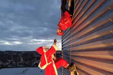 [Vidéo] Quand les sapeurs-pompiers de Montluçon (Allier) prennent en main l'entraînement du père Noël...