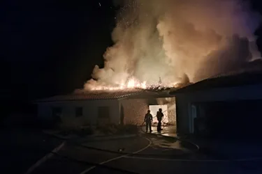 Une maison entièrement détruite par un incendie à Luzillat (Puy-de-Dôme)