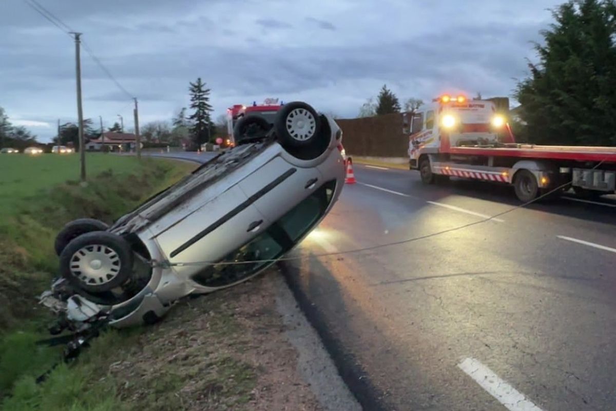 Haute-Loire : la voiture du jeune conducteur finit sur le toit