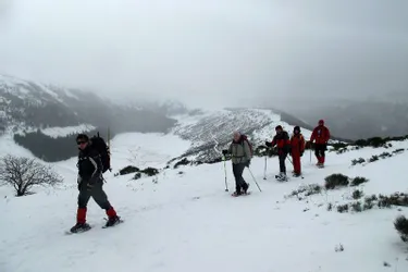 Le Club des Jeunes en randonnée hivernale dans les monts du Cantal